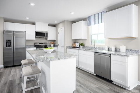 Tiny photo for 35 Crossing Court, Bedford, VA 24523 (MLS # 366500)
