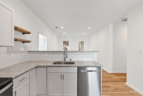 Tiny photo for 504 Amherst Street, Lynchburg, VA 24504 (MLS # 362660)