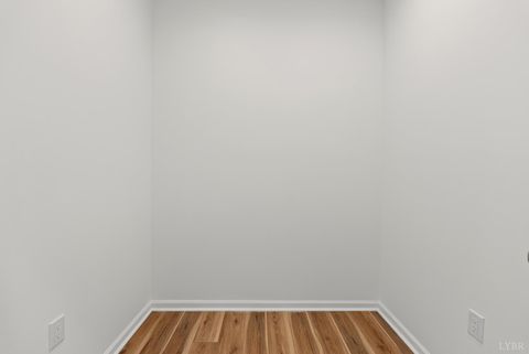 Tiny photo for 504 Amherst Street, Lynchburg, VA 24504 (MLS # 362660)