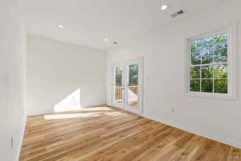 Tiny photo for 504 Amherst Street, Lynchburg, VA 24504 (MLS # 362660)