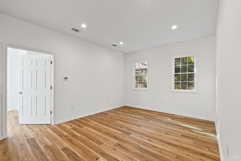 Tiny photo for 504 Amherst Street, Lynchburg, VA 24504 (MLS # 362660)