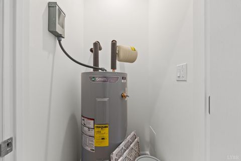 Tiny photo for 504 Amherst Street, Lynchburg, VA 24504 (MLS # 362660)