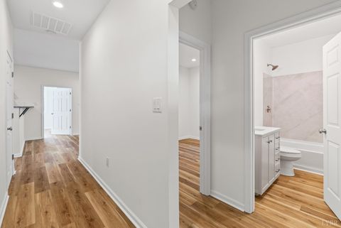 Tiny photo for 504 Amherst Street, Lynchburg, VA 24504 (MLS # 362660)