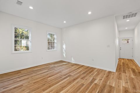 Tiny photo for 504 Amherst Street, Lynchburg, VA 24504 (MLS # 362660)