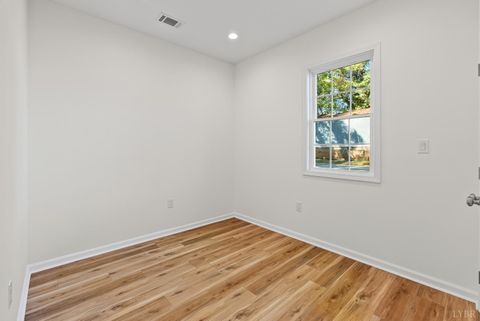 Tiny photo for 504 Amherst Street, Lynchburg, VA 24504 (MLS # 362660)