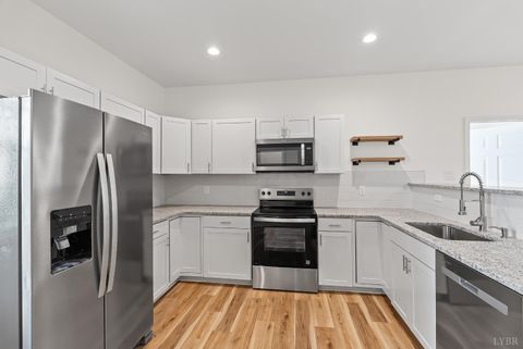 Tiny photo for 504 Amherst Street, Lynchburg, VA 24504 (MLS # 362660)