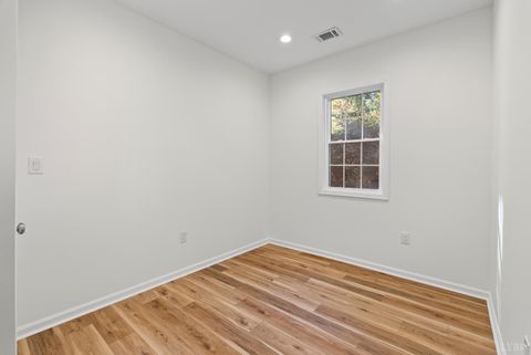 Tiny photo for 504 Amherst Street, Lynchburg, VA 24504 (MLS # 362660)