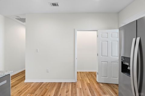 Tiny photo for 504 Amherst Street, Lynchburg, VA 24504 (MLS # 362660)