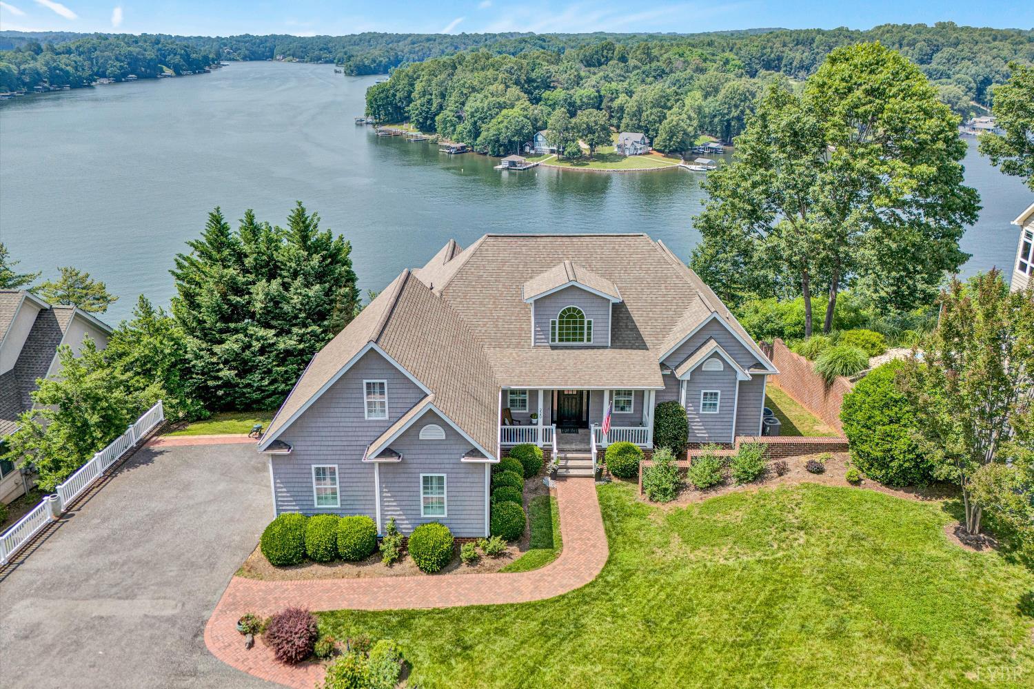 220 Village Lane, Moneta, Virginia image 1
