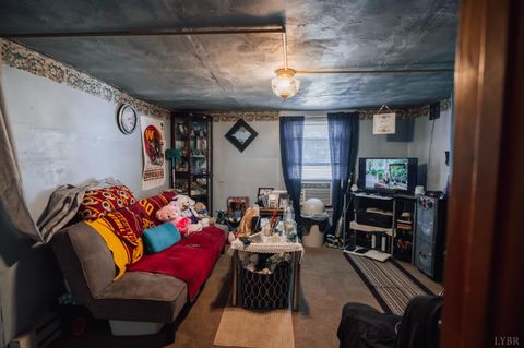 Tiny photo for 410 Taylor St St, Lynchburg, VA 24501 (MLS # 362365)