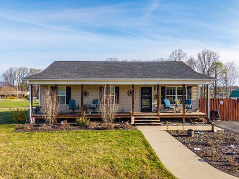 Photo of 122 Gouyer Drive, Madison Heights, VA 24572 (MLS # 365270)