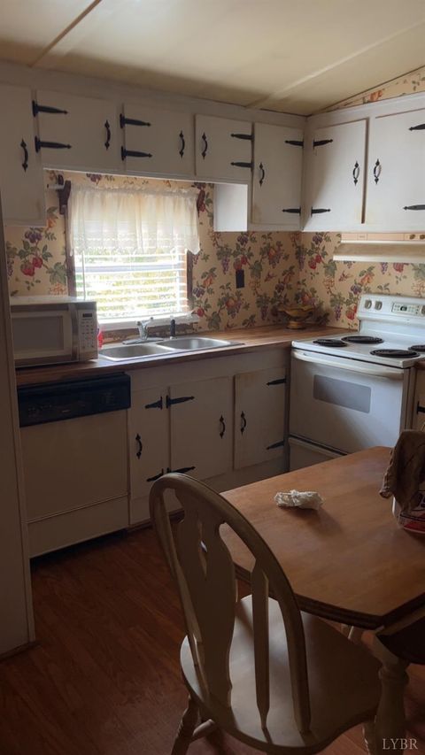 Tiny photo for 308 Randolph St. St, Phenix, VA 23959 (MLS # 362330)