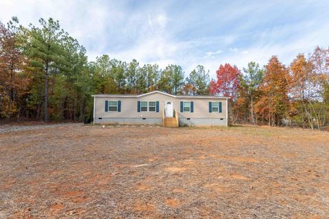 Photo of 1007 Austins Road, Dillwyn, VA 23936 (MLS # 363105)