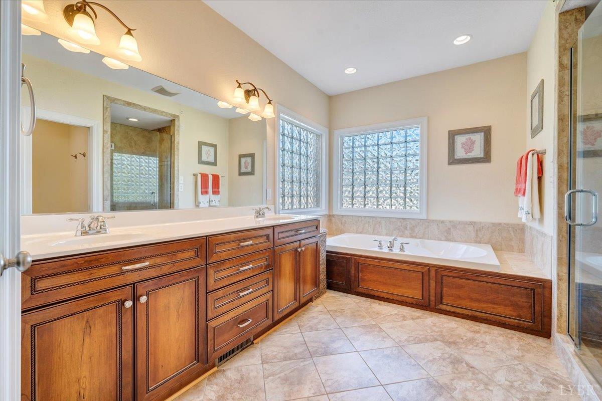 Forest, Virginia 24551, United States, 5 Bedrooms Bedrooms, ,5 BathroomsBathrooms,Residential,Active,238979