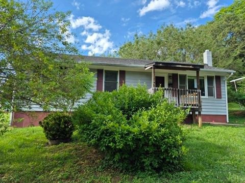 Homes For Sale - 616 Liberty Street<br/> Bedford, VA 24523