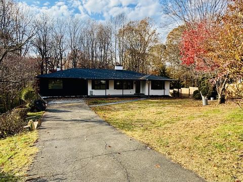 Photo of 3929 Moorman Drive, Lynchburg, VA 24501 (MLS # 363549)