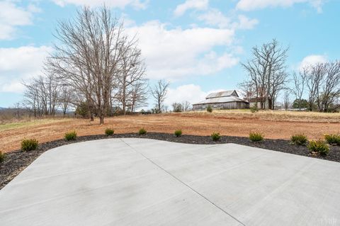 Tiny photo for 3741 Lowry Road, Goode, VA 24556 (MLS # 363701)