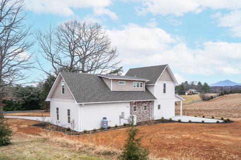 Tiny photo for 3741 Lowry Road, Goode, VA 24556 (MLS # 363701)