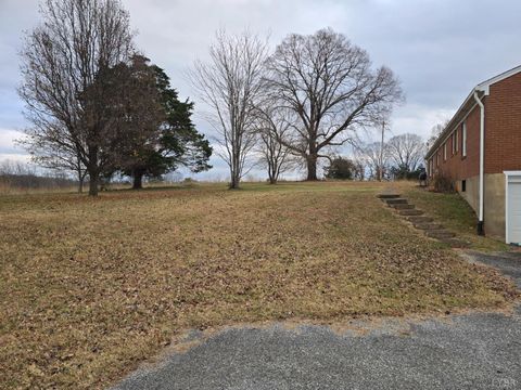 Tiny photo for 15917 Moneta Road, Moneta, VA 24121 (MLS # 363305)
