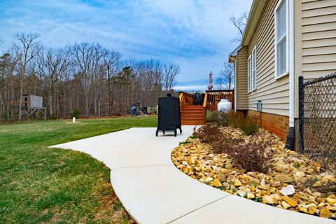 Tiny photo for 217 Sunset Ridge Drive, Concord, VA 24538 (MLS # 364673)