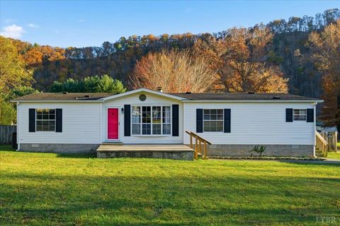 Photo of 108 Weaver Dr Dr, Elliston, VA 24087 (MLS # 362954)