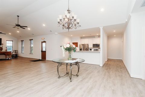 Tiny photo for 174 Villa Oak Circle, Bedford, VA 24523 (MLS # 364267)