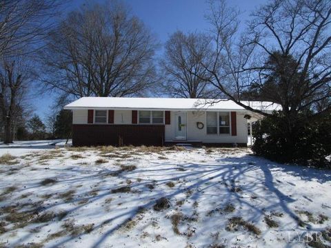 Photo of 902 Ainsley Street, Martinsville, VA 24112 (MLS # 364347)