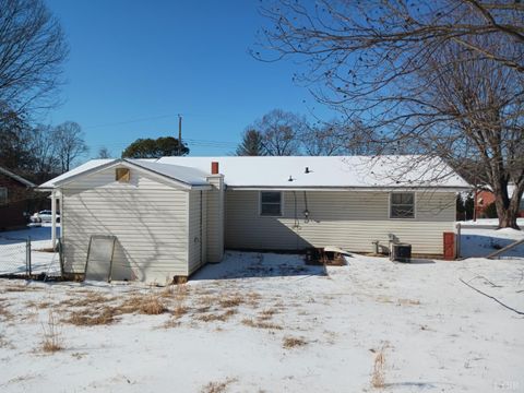 Tiny photo for 902 Ainsley Street, Martinsville, VA 24112 (MLS # 364347)