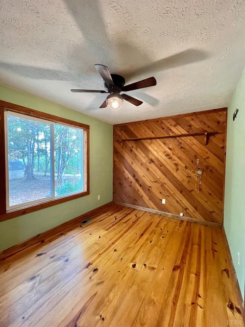 Tiny photo for 553 Gun Mountain Dr Dr, Monroe, VA 24574 (MLS # 362409)