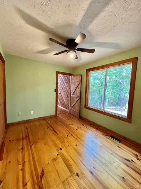Tiny photo for 553 Gun Mountain Dr Dr, Monroe, VA 24574 (MLS # 362409)