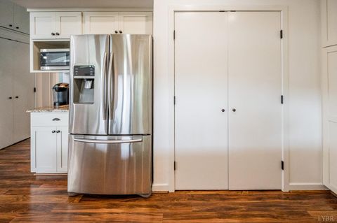 Tiny photo for 523 Elmwood Avenue, Lynchburg, VA 24503 (MLS # 366613)
