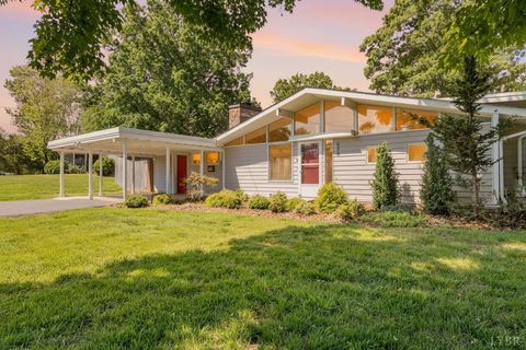 Photo of 523 Elmwood Avenue, Lynchburg, VA 24503 (MLS # 366613)