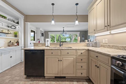 Tiny photo for 14431 Wyatts Way, Huddleston, VA 24104 (MLS # 362350)