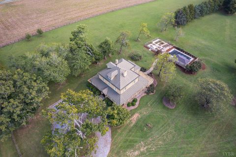 Tiny photo for 14431 Wyatts Way, Huddleston, VA 24104 (MLS # 362350)