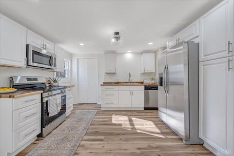 Tiny photo for 2326 Cobbs Street, Lynchburg, VA 24501 (MLS # 363301)