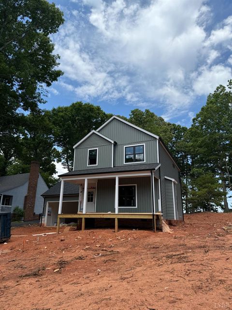 Photo of 1033 Ivy Woods Drive, Forest, VA 24551 (MLS # 366699)