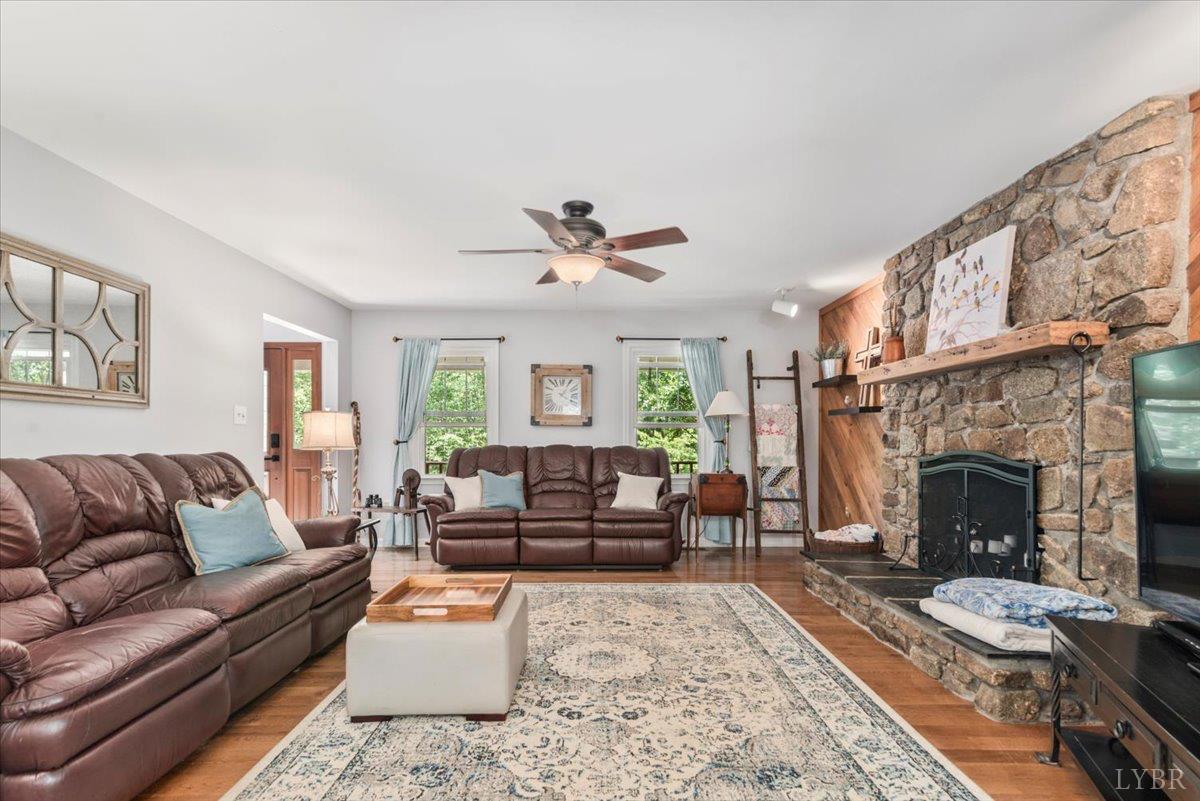 261 Carrington Ln Ln, Roseland, Virginia image 12