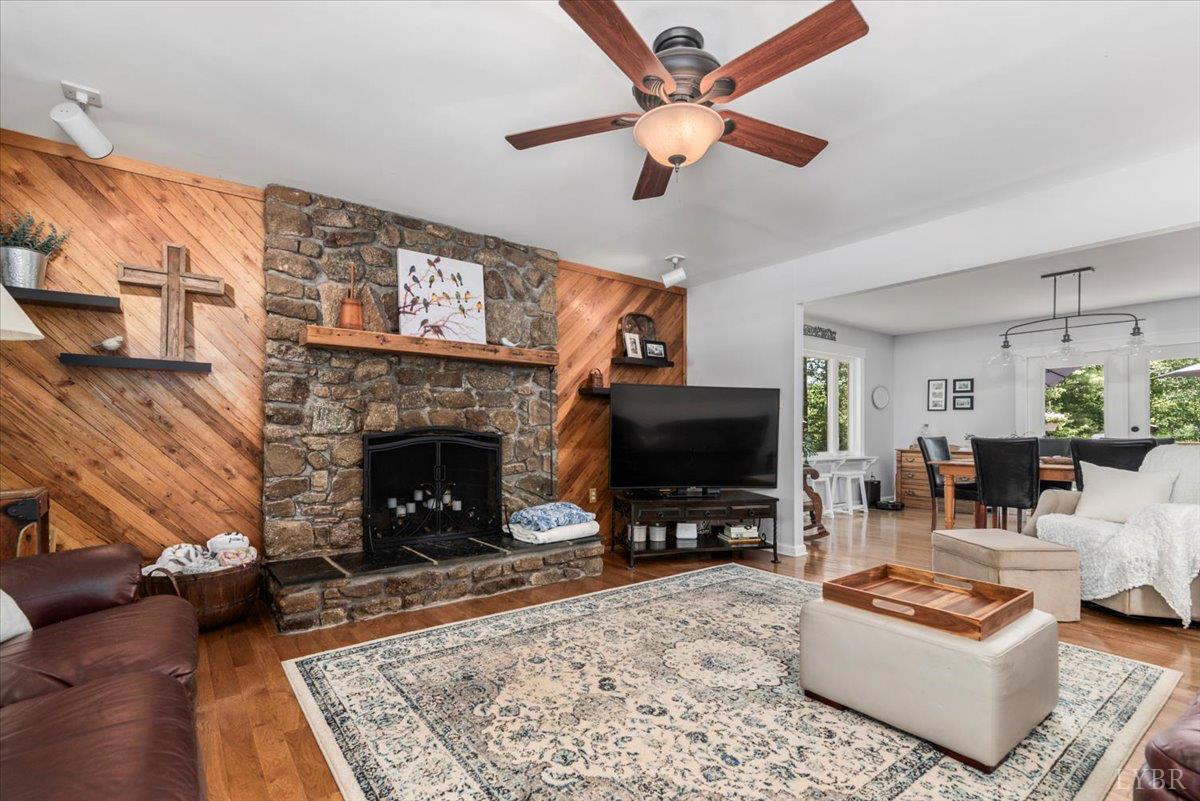 261 Carrington Ln Ln, Roseland, Virginia image 9