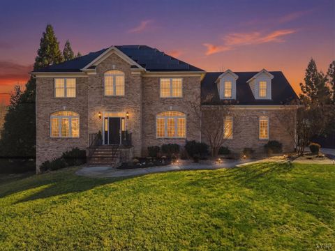 Photo of 113 Beacon Hill Place, Lynchburg, VA 24503 (MLS # 364910)