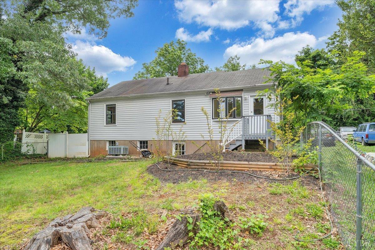 Lynchburg, Virginia 24502, United States, 3 Bedrooms Bedrooms, ,1 BathroomBathrooms,Residential,Active,138962