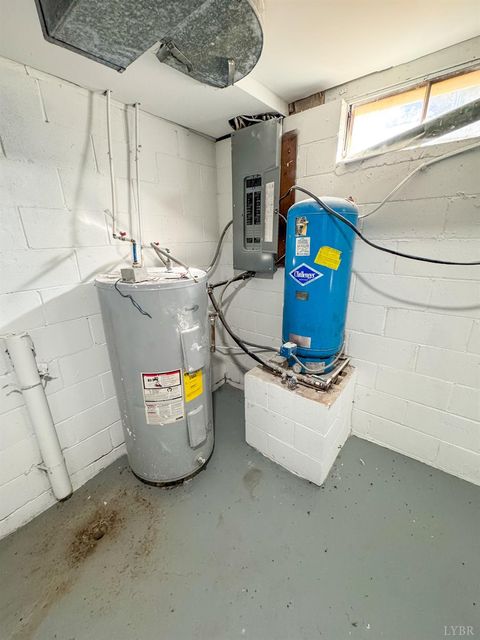 Tiny photo for 255 Glade Road, Madison Heights, VA 24572 (MLS # 362777)