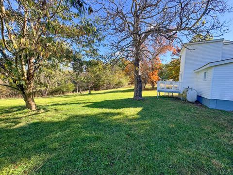 Tiny photo for 255 Glade Road, Madison Heights, VA 24572 (MLS # 362777)