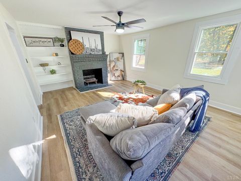 Tiny photo for 255 Glade Road, Madison Heights, VA 24572 (MLS # 362777)