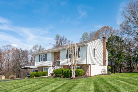 Tiny photo for 1136 Coolbrook Road, Bedford, VA 24523 (MLS # 365452)