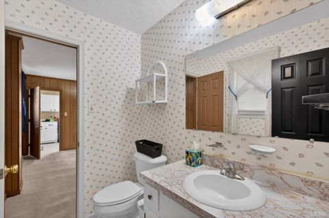 Tiny photo for 163 Baldwin Circle Cir, Lynchburg, VA 24502 (MLS # 365473)