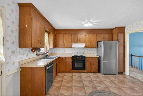 Tiny photo for 163 Baldwin Circle Cir, Lynchburg, VA 24502 (MLS # 365473)