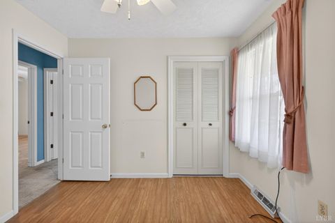 Tiny photo for 163 Baldwin Circle Cir, Lynchburg, VA 24502 (MLS # 365473)