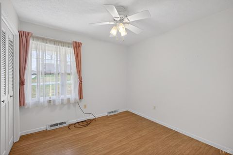 Tiny photo for 163 Baldwin Circle Cir, Lynchburg, VA 24502 (MLS # 365473)