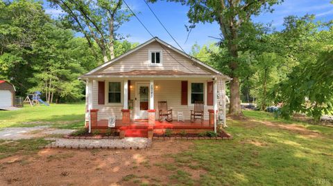 Homes For Sale - 1743 Police Tower Rd Rd<br/> Appomattox, VA 24522