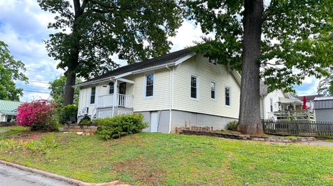 Tiny photo for 415 Oakridge Boulevard, Lynchburg, VA 24502 (MLS # 366276)